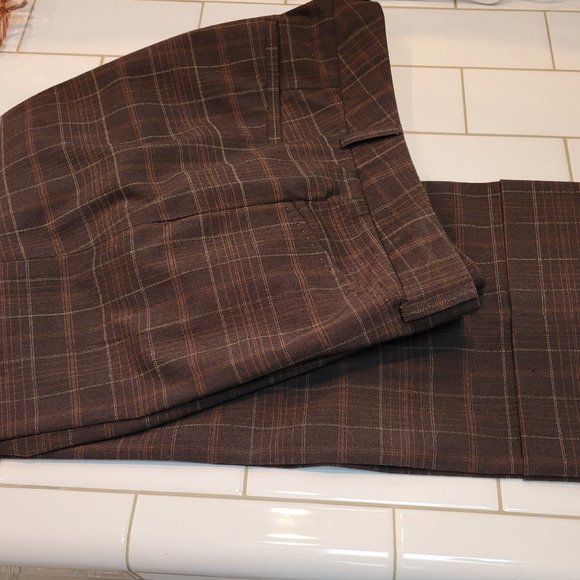 Tahari Plaid Dress Capris - Picture 4 of 5